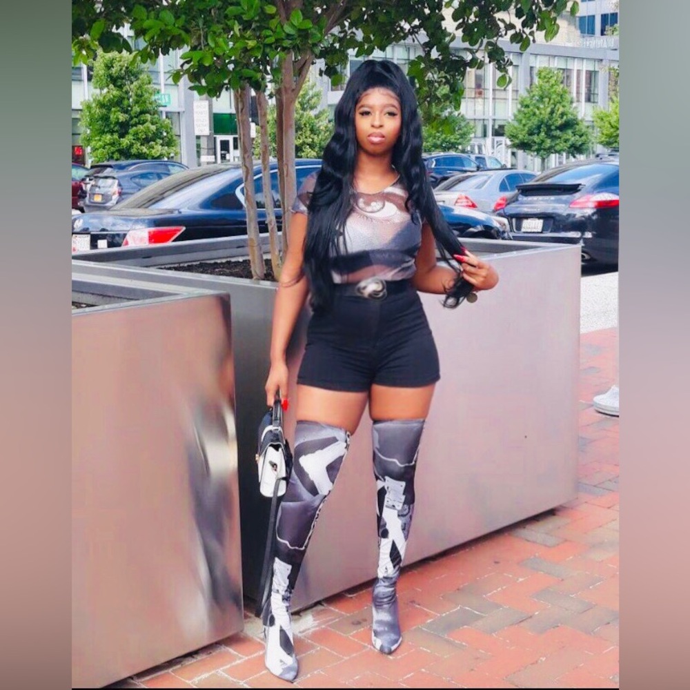 Stylish Black and White Over-the-Knee Boots - Picture 5 of 7
